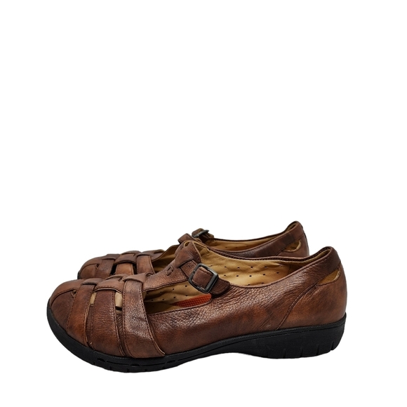 Clarks Unstructured Women's Leather Closed Toe T-Strap Casual Sandal - Picture 1 of 7